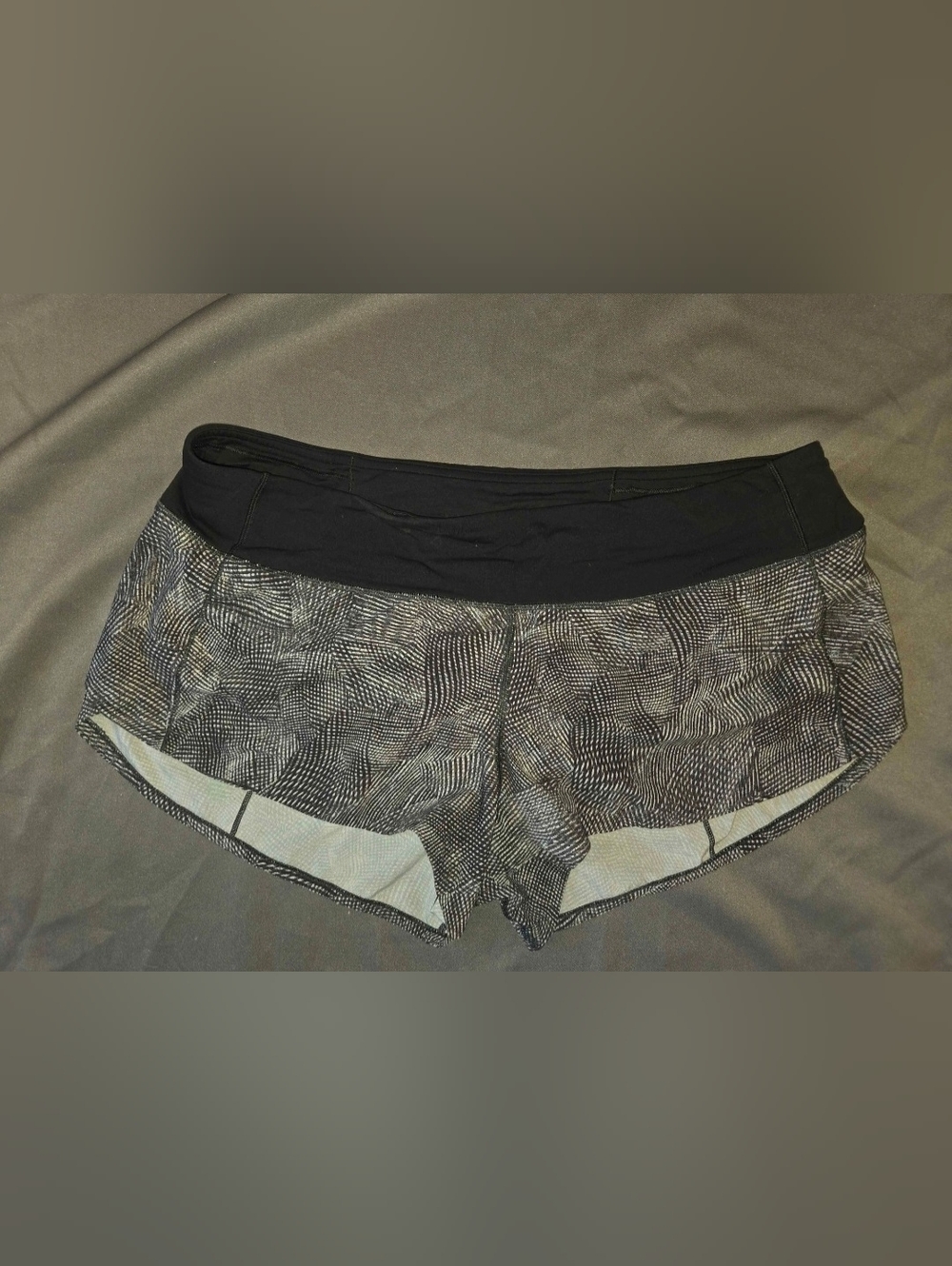 Lululemon Speed Up Shorts – Size 10 (Black/Gray Pattern) - Picture 4 of 7
